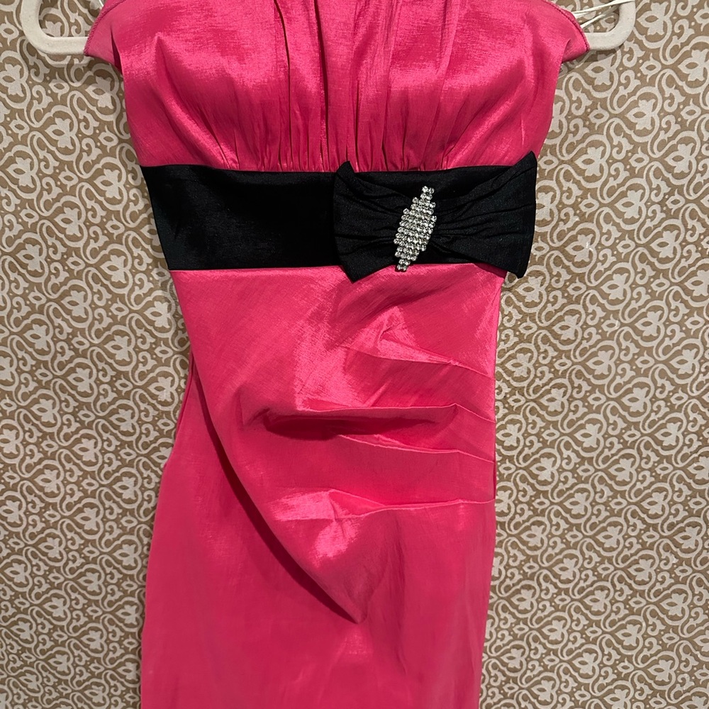 Chic Strapless Pink Dress with Black Bow